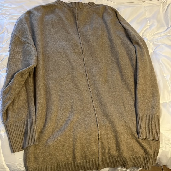 Sweater this is a tan color. It’s very soft size generous size medium - Picture 4 of 7